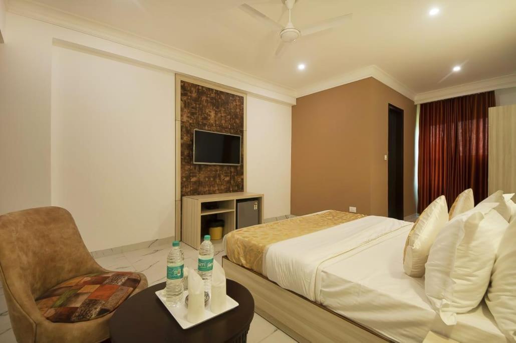 Hotel Almora Near Delhi Airport Neu-Delhi Exterior foto