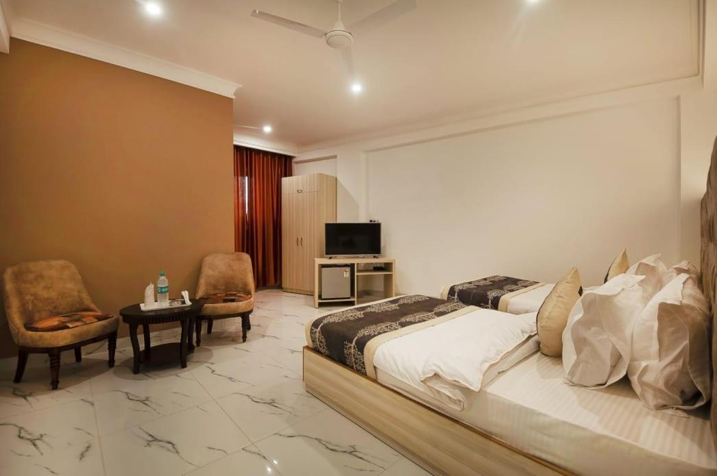Hotel Almora Near Delhi Airport Neu-Delhi Exterior foto