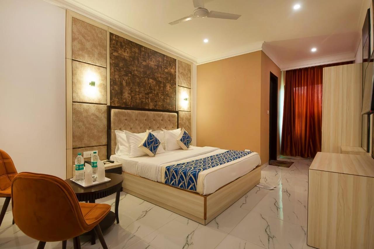 Hotel Almora Near Delhi Airport Neu-Delhi Exterior foto