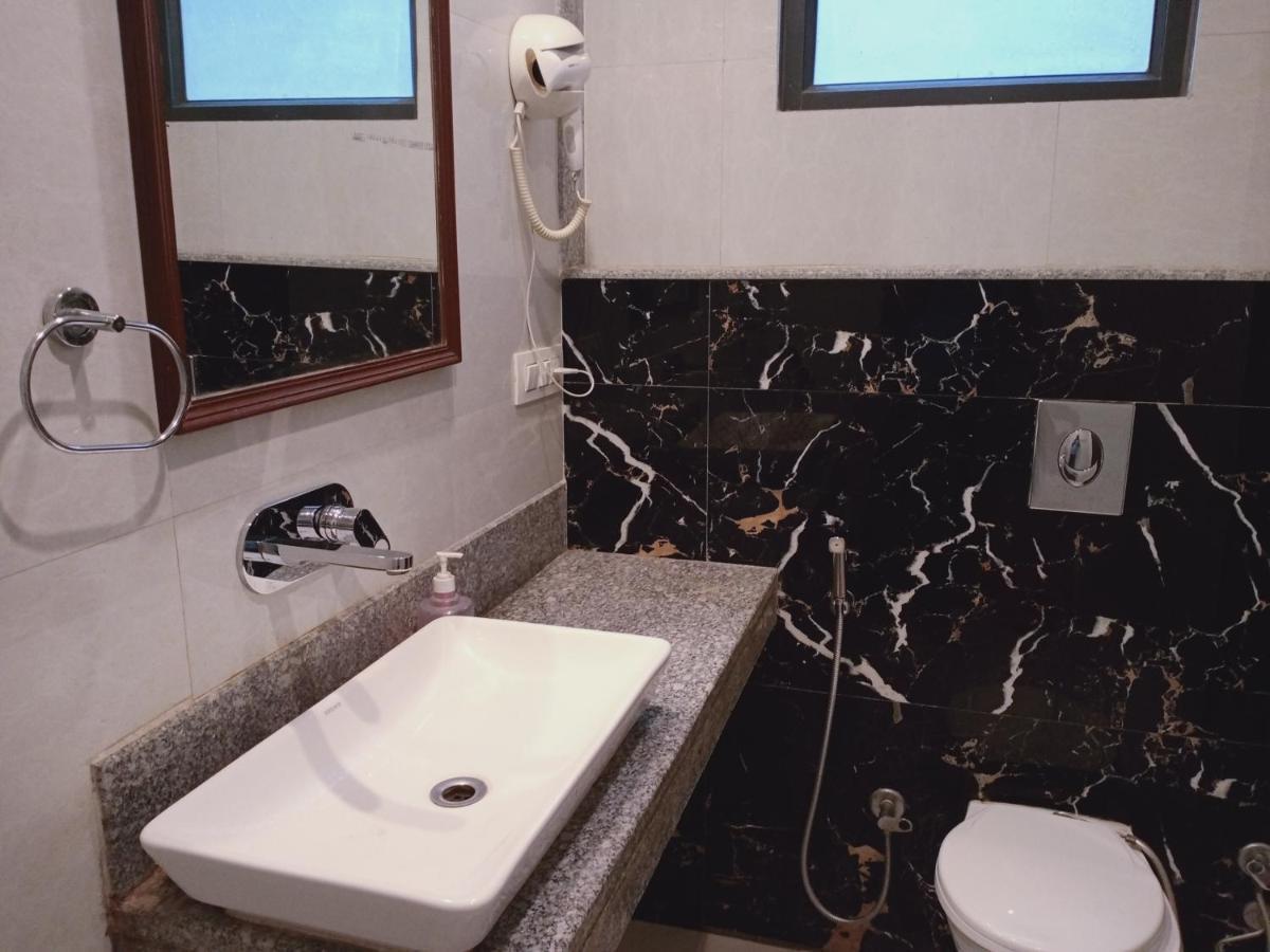 Hotel Almora Near Delhi Airport Neu-Delhi Exterior foto